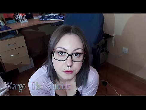 ❤️ სექსუალური გოგონა სათვალეებით ღრმად იწოვს დილდოს კამერაზე სექსი ჩვენთან ❌